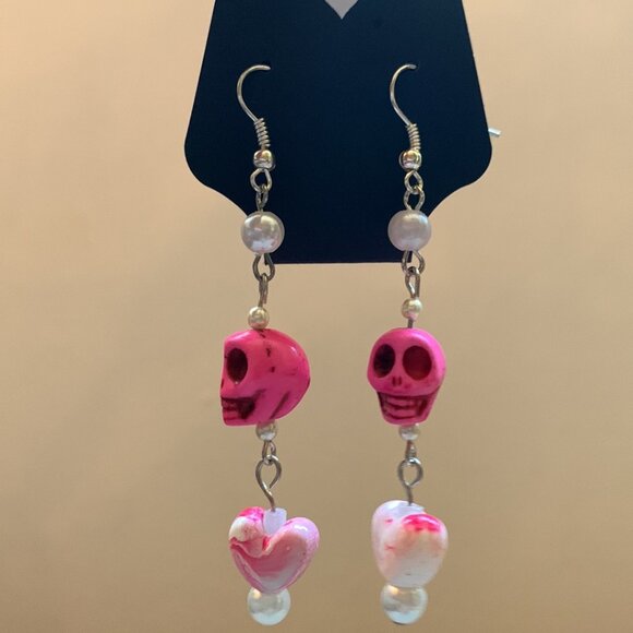 💖 Handmade Pink Skull & Heart & Pearls Bracelet and Earrings Set - Picture 4 of 11